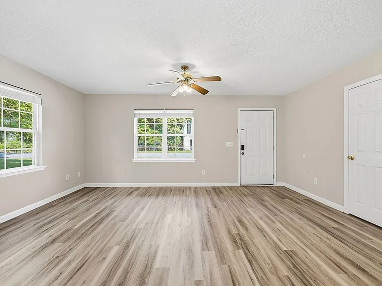 303 Louise Ave — Photo 3