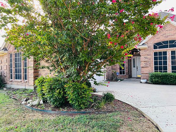 2nd image of 702 Dover Heights Trl