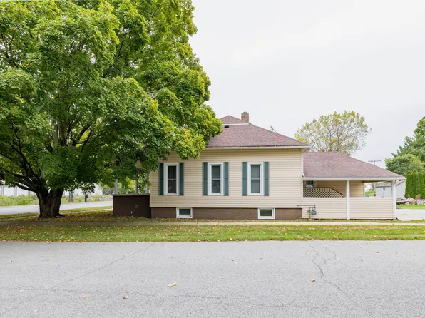 413 W Main St, Brook, IN 47922