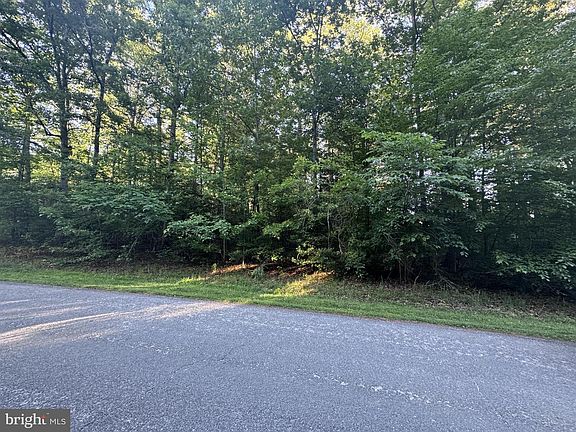 2nd image of 12 Oak Haven Dr
