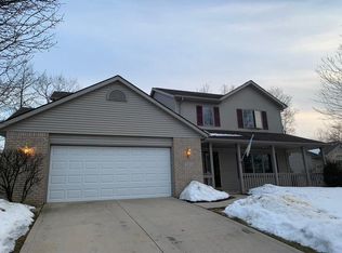 9211 Whispering Woods Dr, Fort Wayne, IN 46804