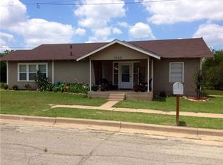 1000 W Liveoak St, Coleman, TX 76834
