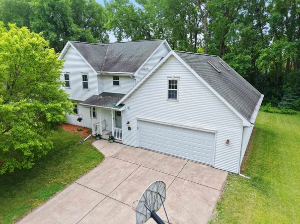 2098 S Rock River Cir, De Pere, WI 54115
