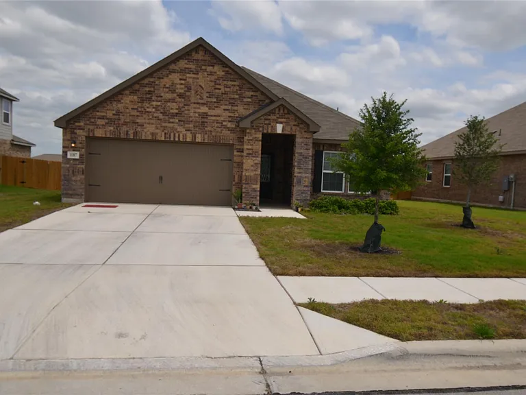 1187 Amy Dr — Photo 2