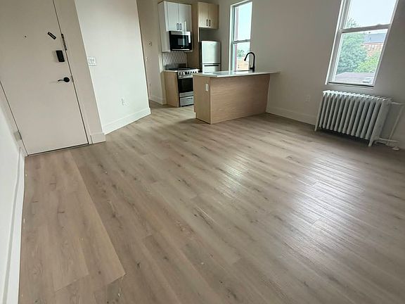3rd image of 530 W Side Ave APT 3L