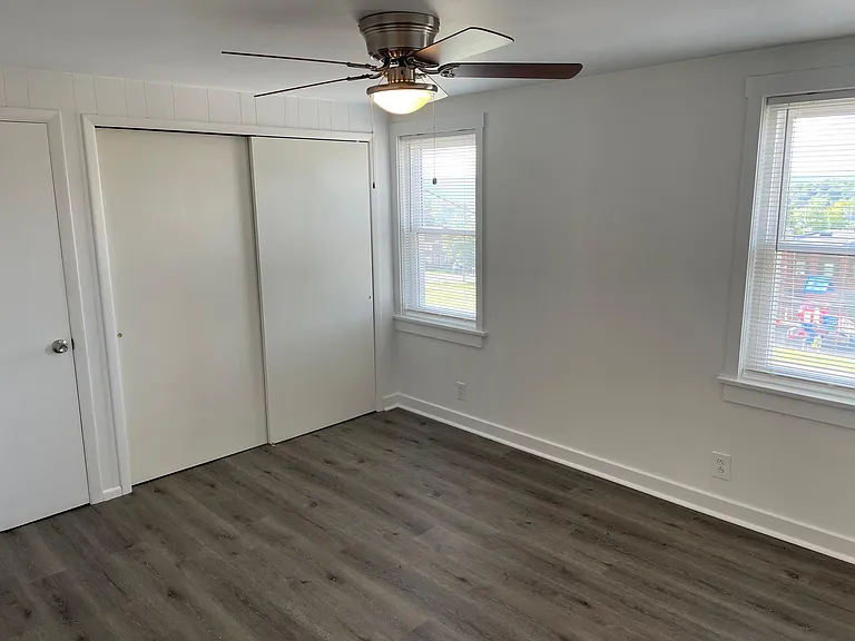 1114 Center Ave — Photo 7