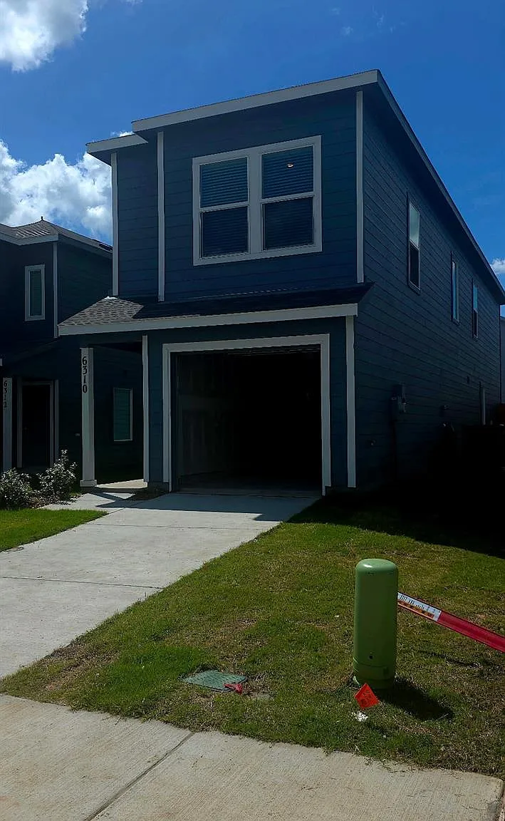 4 bed, 1535 sqft, $2,030 — Photo 1