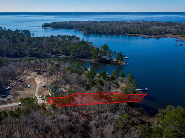 108 Caraway Court, Arapahoe, NC 28510