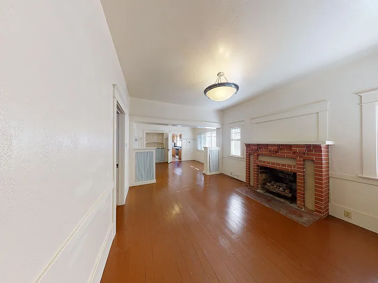 2811 E St — Photo 3