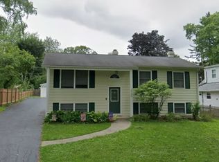 18136 W Valley Dr, Grayslake, IL