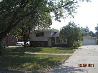 901 North Rd, Fenton, MI 48430