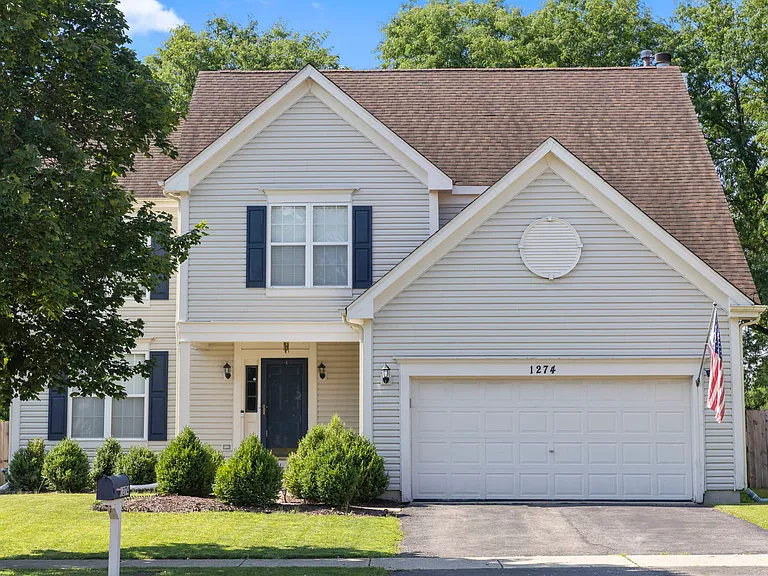 1274 Amaranth Dr — Photo 2