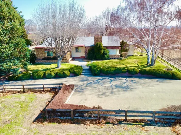 906 Scoon Rd, Sunnyside, WA 98944