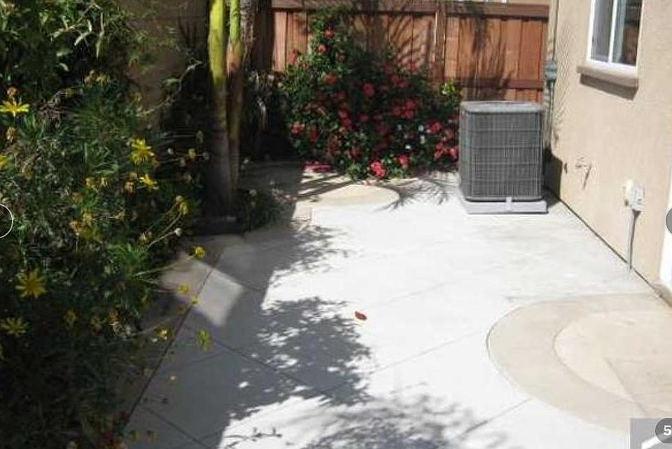 2nd image of 261 W Sparkleberry Ave