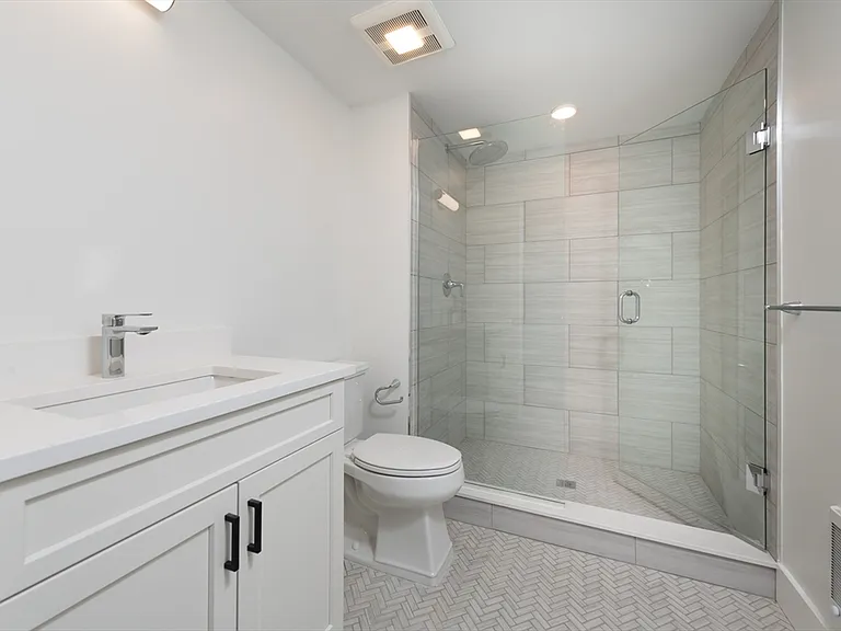 425 Border St #405 — Photo 16
