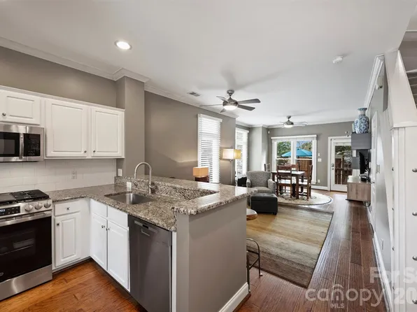 1073 Park West Dr, Charlotte, NC 28209