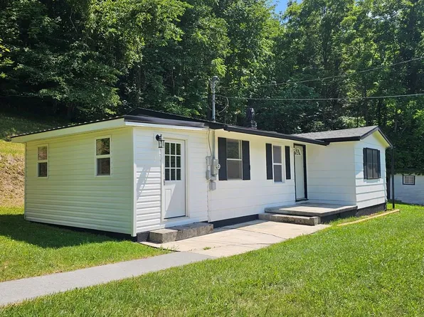 230 W Hurt Buggy Rd, Cedar Bluff, VA 24609
