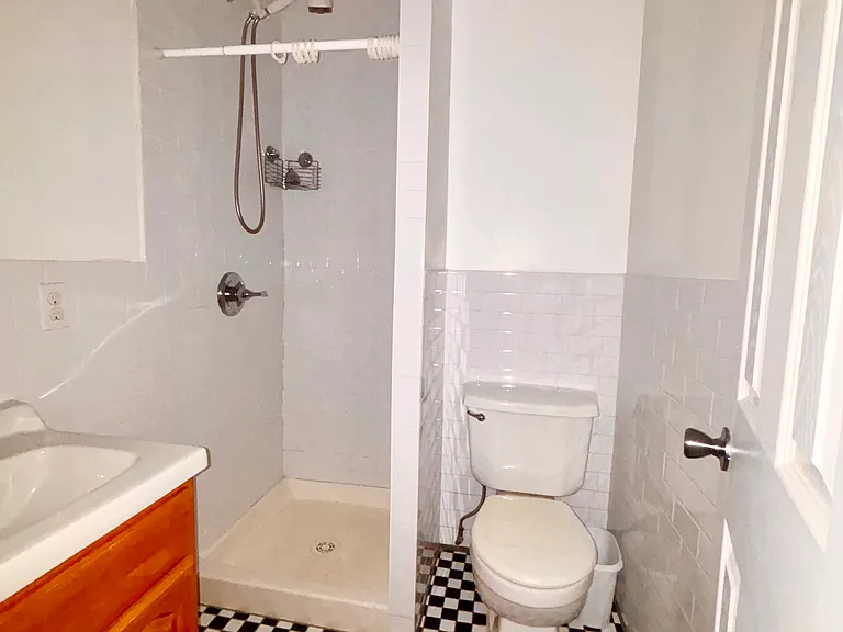 7 Montague Ter #5A — Photo 3