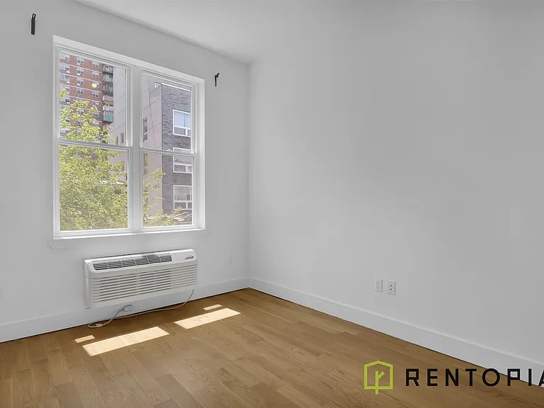 28 Meserole St #2 — Photo 2