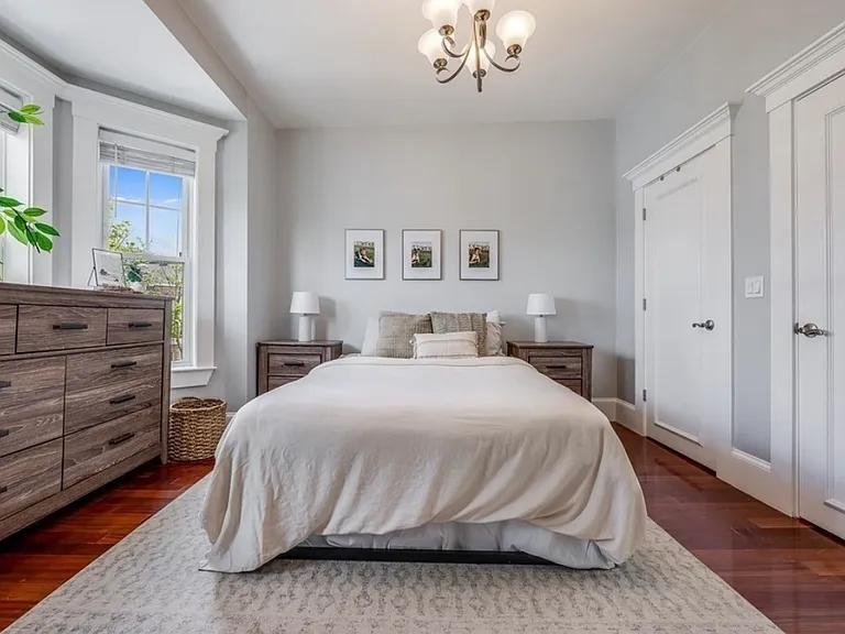 621 E 3rd St #3 — Photo 8