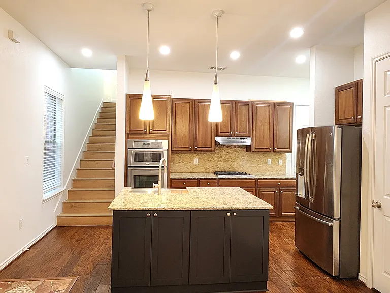 1211 Lake Pointe Way — Photo 4