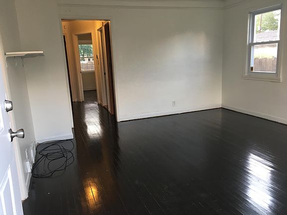 3rd image of 425 Mill St