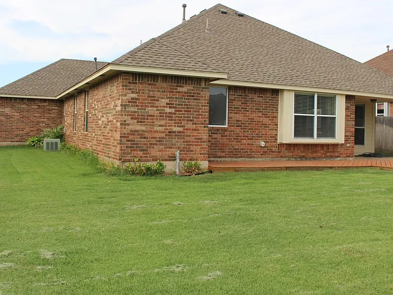 1913 Del Simmons Dr — Photo 11
