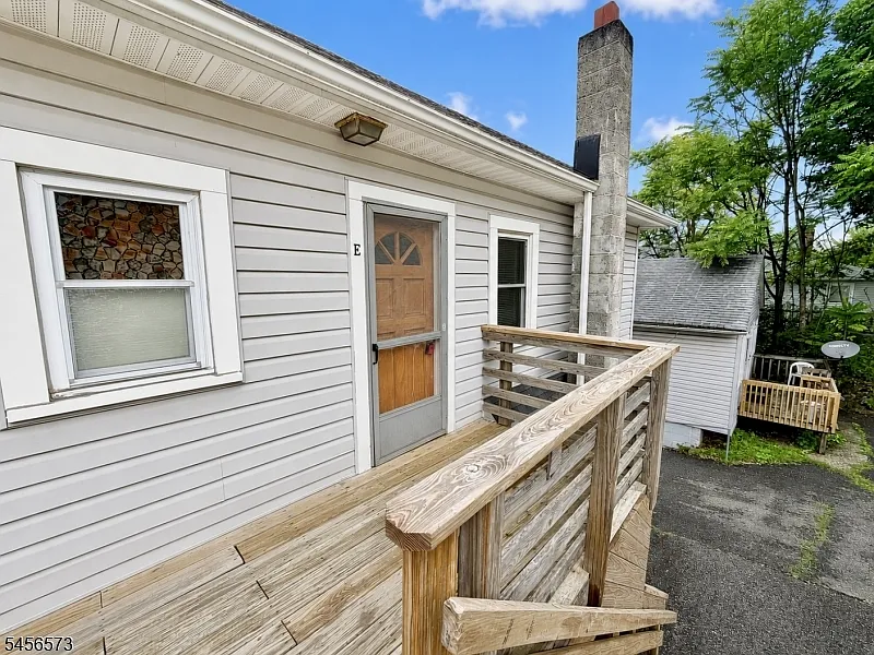 2 bed, 3.0 bath, $1,800 — Photo 2
