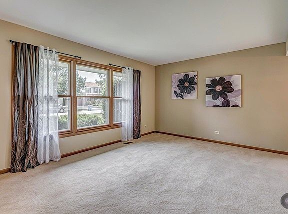 4th image of 25W020 Oriole Ln