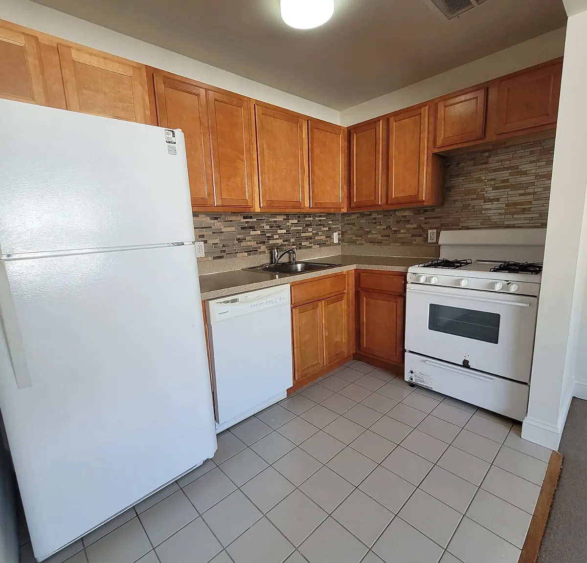 Cove Ct, Bronx — Photo 4