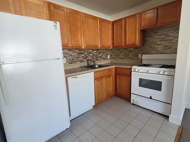 105 Cove Ct #B — Photo 2