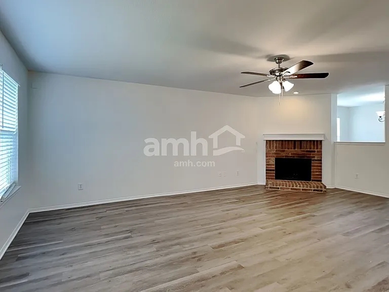 506 Azalea Dr — Photo 8