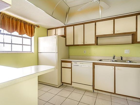 4th image of 1750 Belleair Forest Dr APT C15