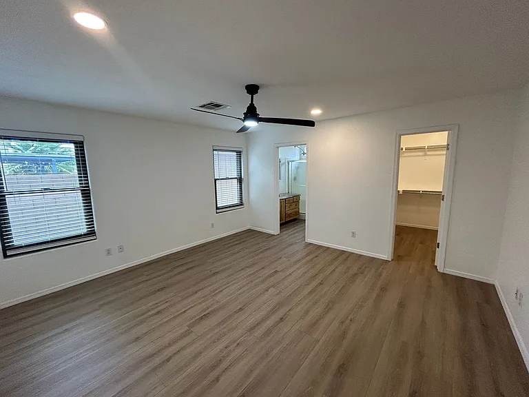 3126 W Zachary Dr — Photo 9