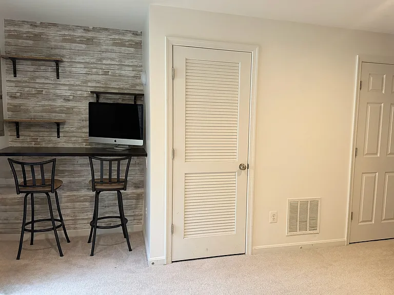 Basement - Desk/Bar Nook