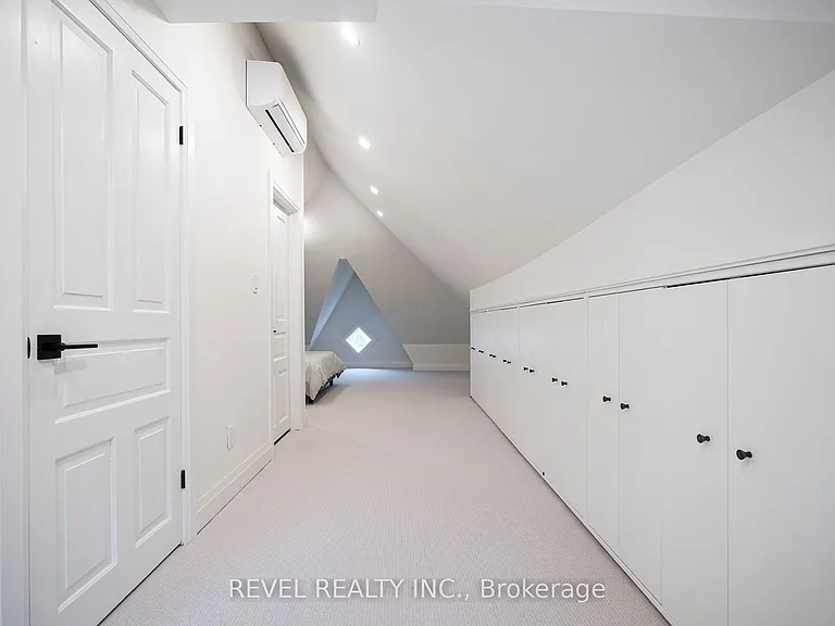 22 Lawrence St — Photo 17