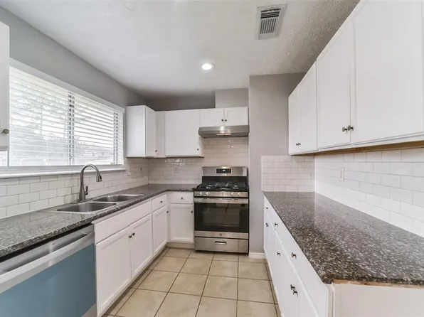 2066 Feather Ridge Drive, Missouri City, TX 77489