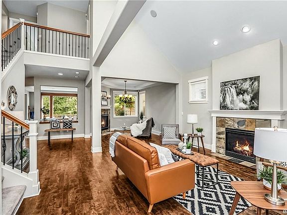 5th image of 2440 35th Ave NE