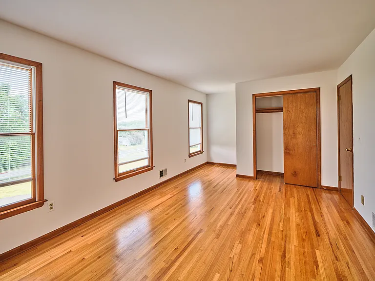 815 Clawson Ave — Photo 19