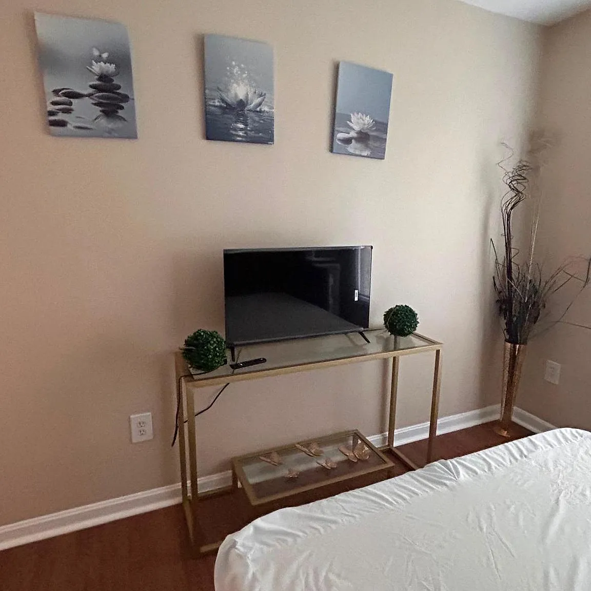 1 bed, 2288 sqft, $1,100 — Photo 2