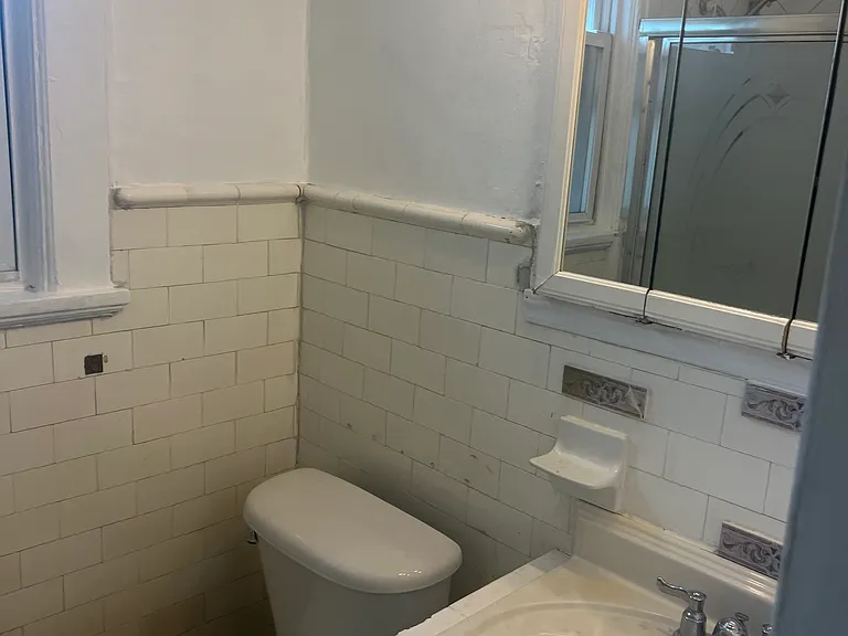 626-628 E 26th St #3 — Photo 3