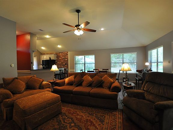 4th image of 1700 Bearwood Ln