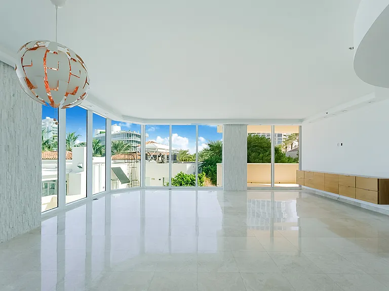 300 S Pointe Dr #405 — Photo 6
