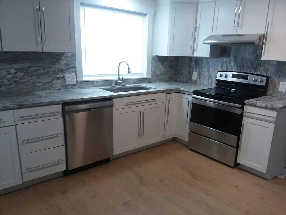 119 E Wilson St — Photo 4