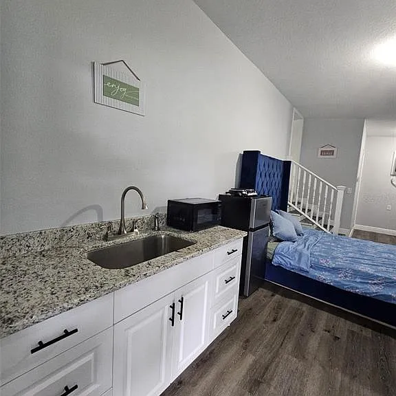6928 Salinas Dr — Photo 2