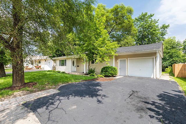 1st image of 27 Hickory Dr