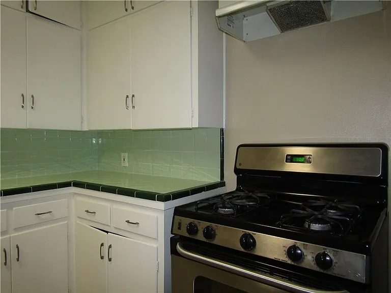 3715 Hollywood Ave — Photo 11