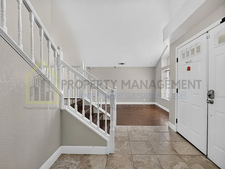 8779 Brittany Park Dr — Photo 7