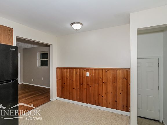 4th image of 9321 Comstock Dr