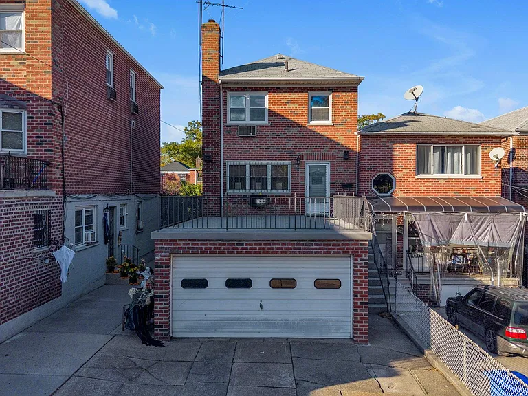 4-bedroom house for sale in Morris Park
